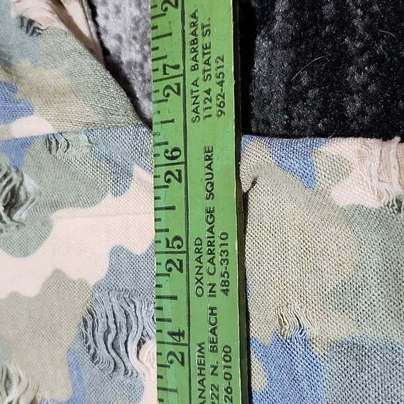 EASEL BOUTIQUE CAMO FACTORY DISTRESSED LONG-SLEEVED TOP - Picture 9 of 14